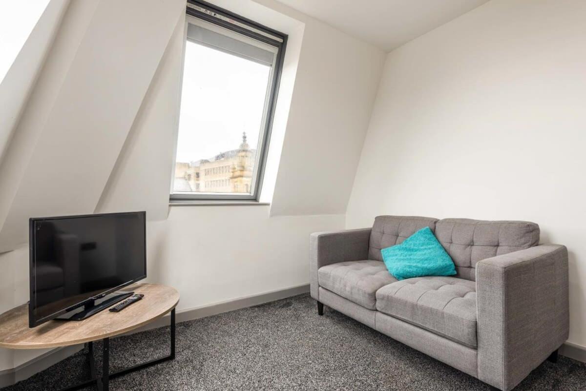 Modern 1 Bed Budget Apartment In Central 哈利法克斯 外观 照片