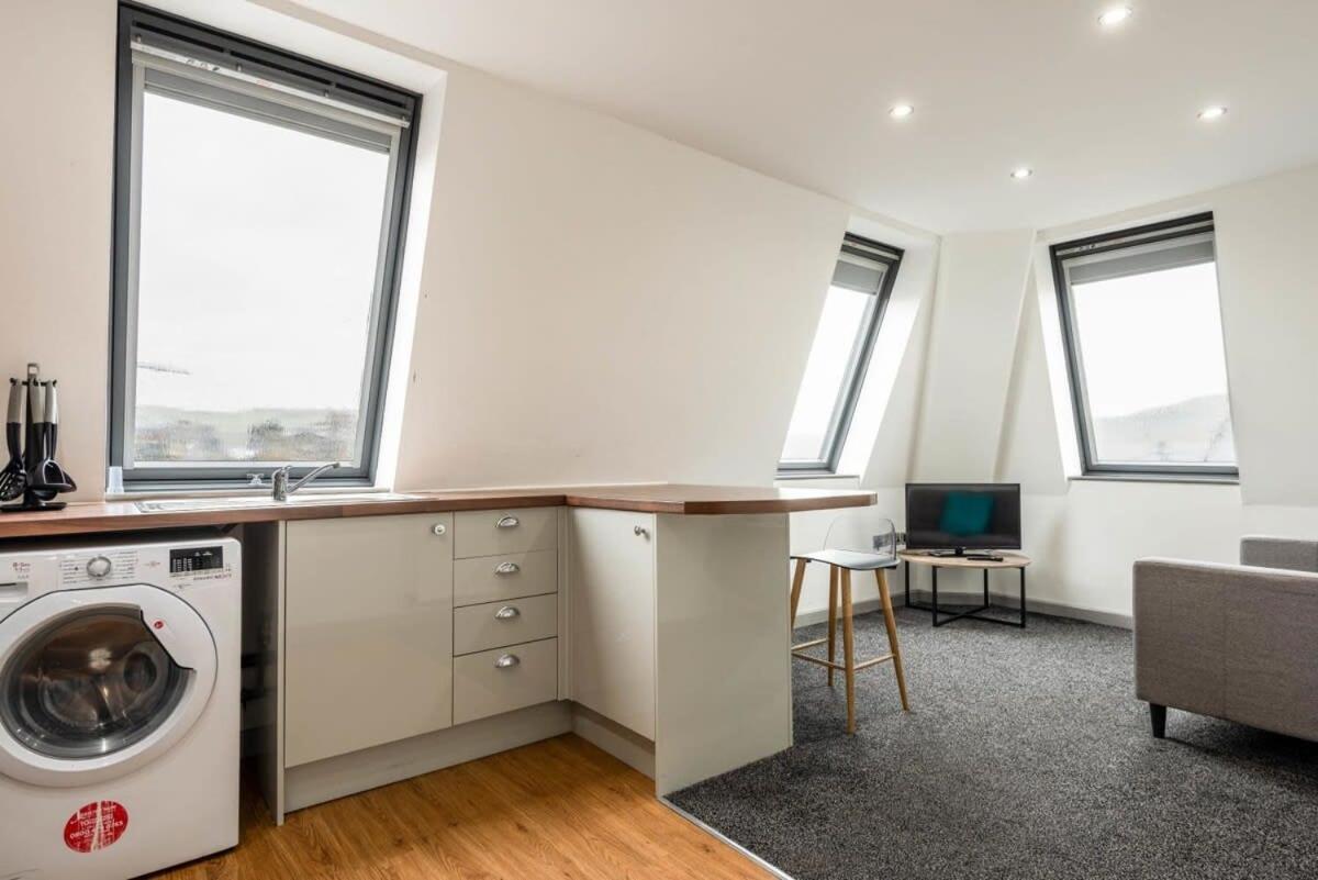 Modern 1 Bed Budget Apartment In Central 哈利法克斯 外观 照片